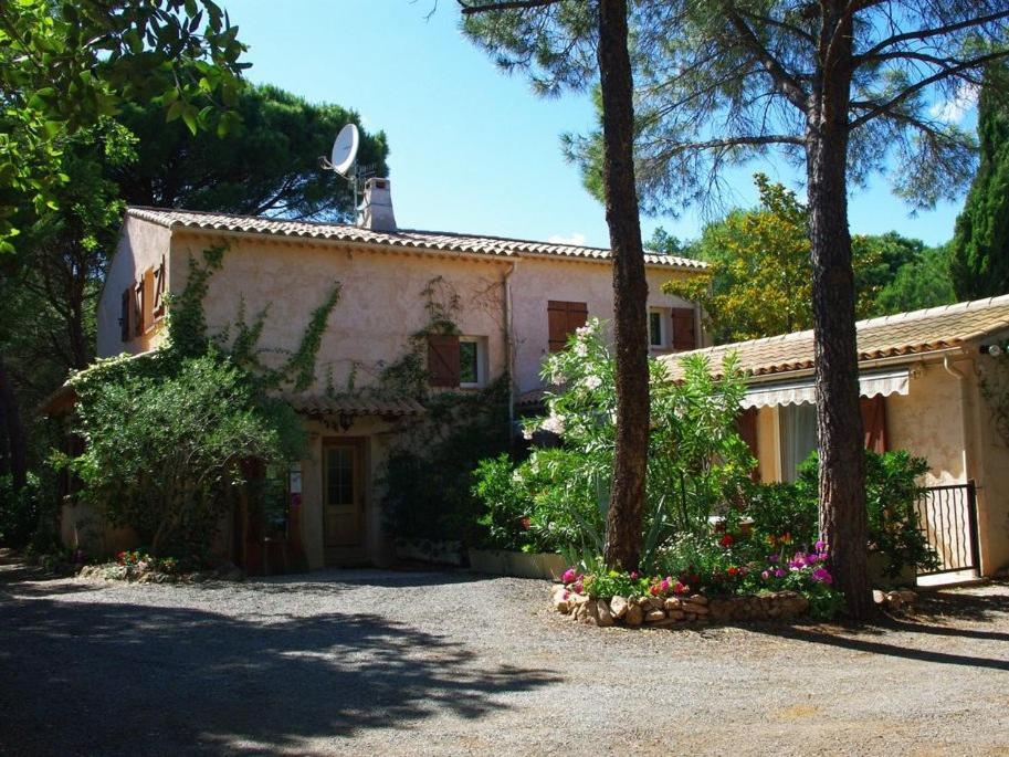 Location Villa Et Studios Рокбрюн-сюр-Аржан Номер фото
