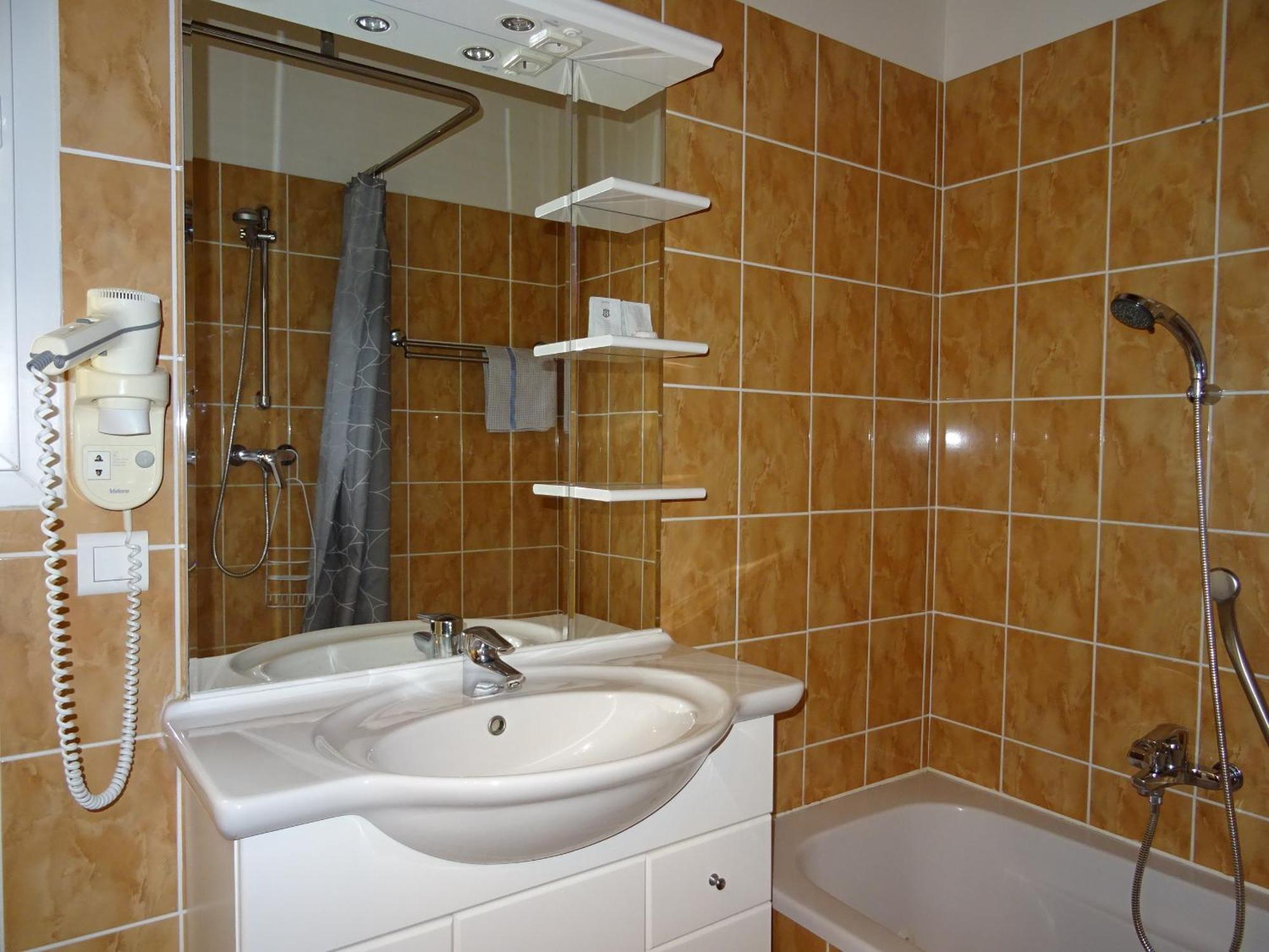 Location Villa Et Studios Рокбрюн-сюр-Аржан Экстерьер фото