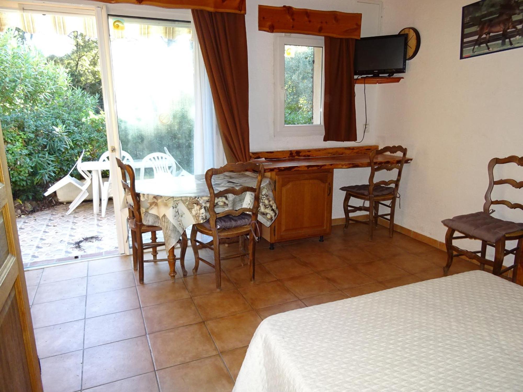 Location Villa Et Studios Рокбрюн-сюр-Аржан Экстерьер фото
