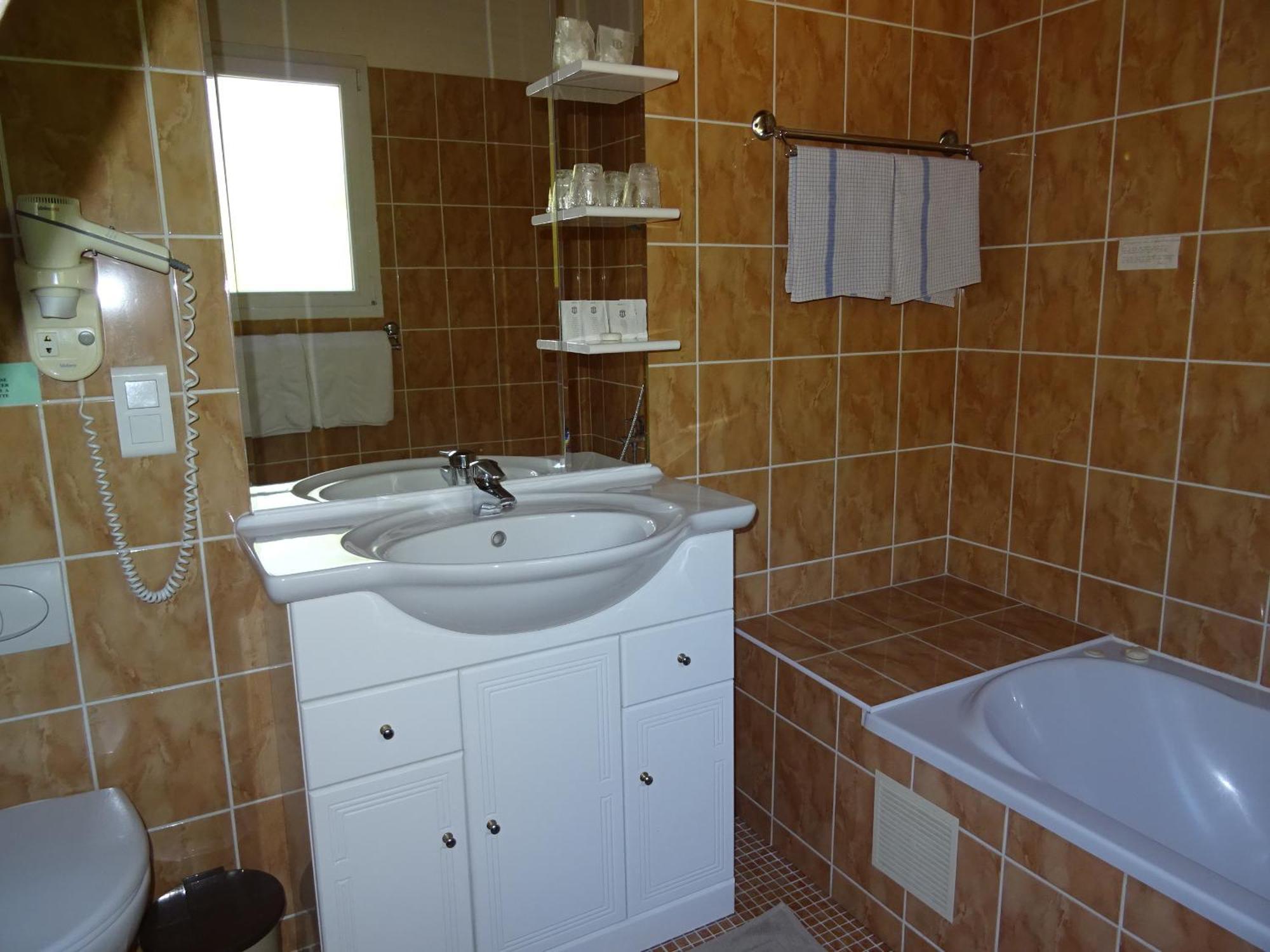 Location Villa Et Studios Рокбрюн-сюр-Аржан Экстерьер фото